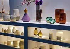 Henry Dean is een Belgisch familiebedrijf dat uniek glaswerk creëert. Alle ontwerpen zijn handgemaakt.